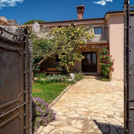 Casa Paola 펜션 Kaštelir